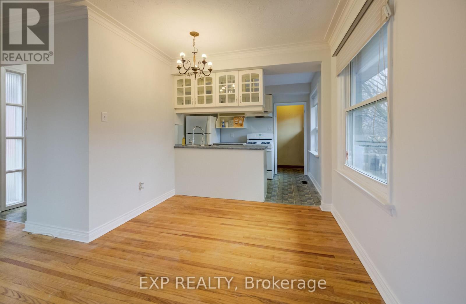 542 Trudale Court, Oakville, Ontario  L6L 4H1 - Photo 9 - W12918300