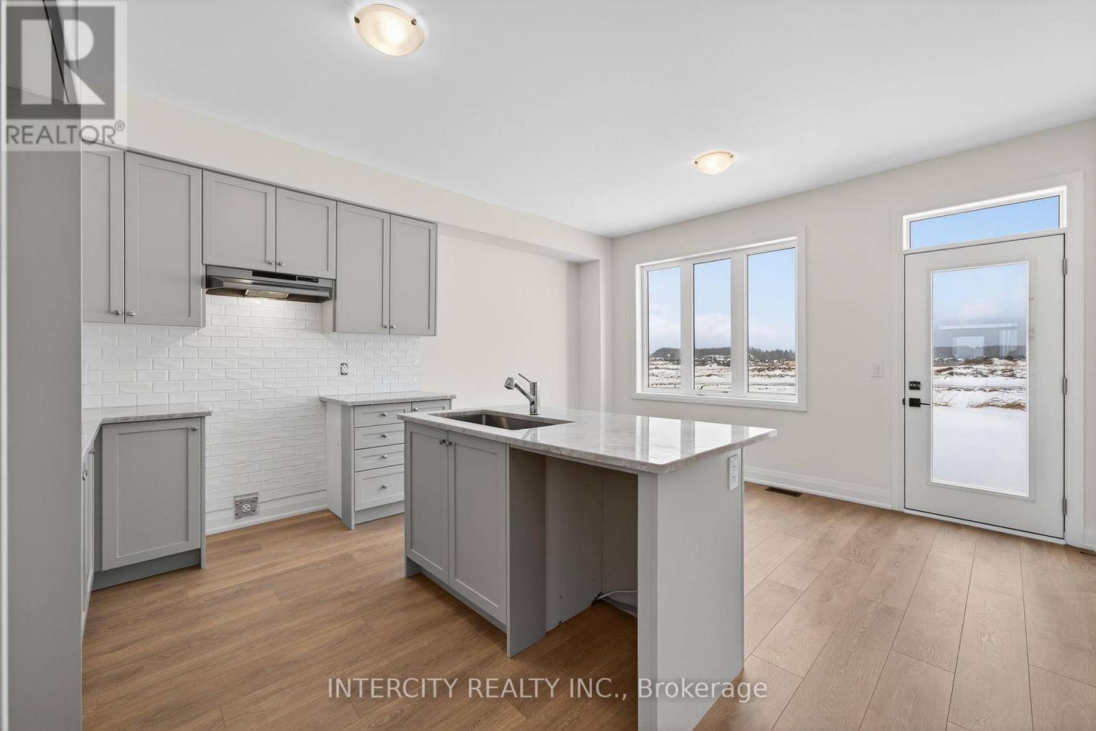 28 Legacy Circle, Wasaga Beach, Ontario  L9Z 0M5 - Photo 11 - S12916980