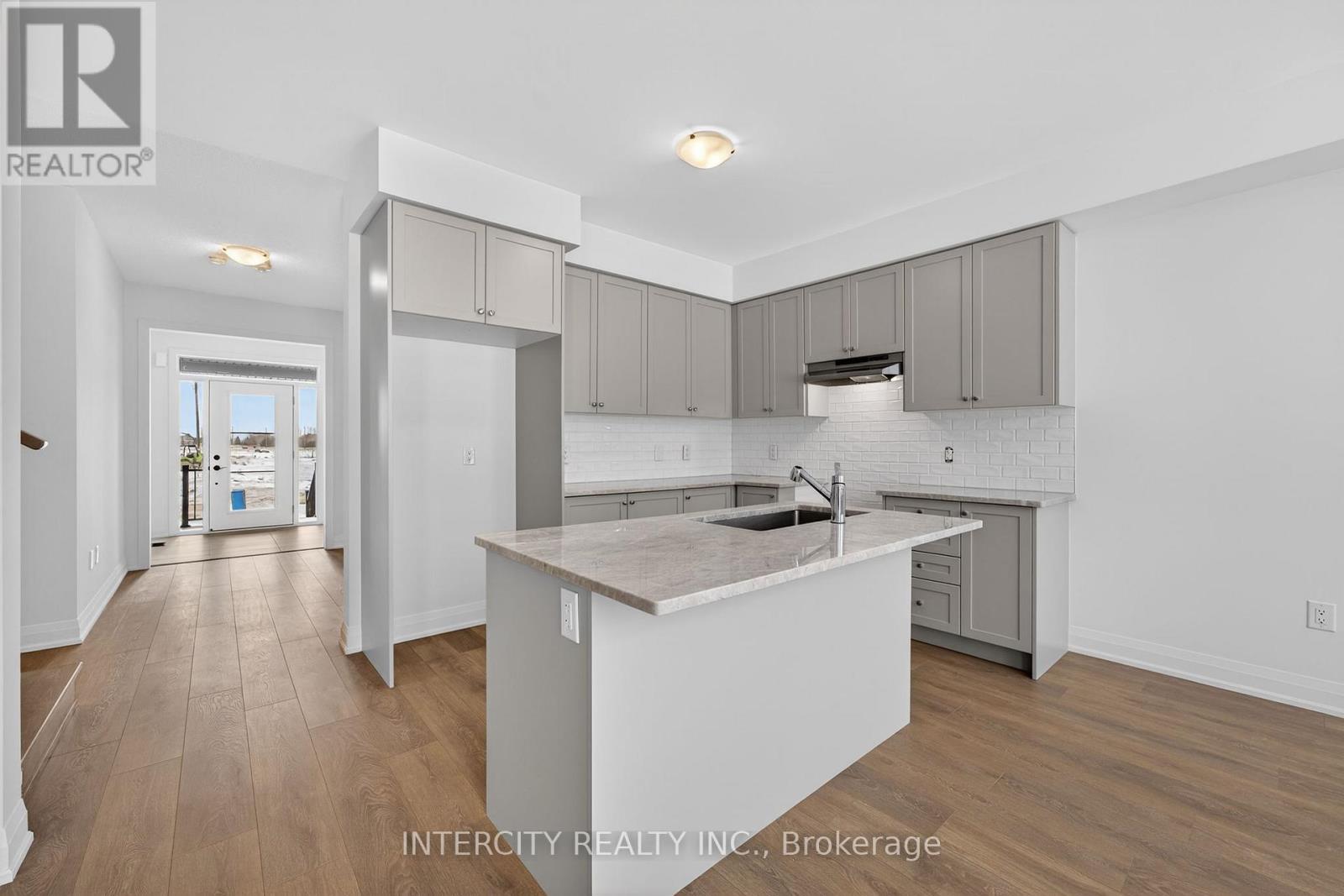 28 Legacy Circle, Wasaga Beach, Ontario  L9Z 0M5 - Photo 13 - S12916980