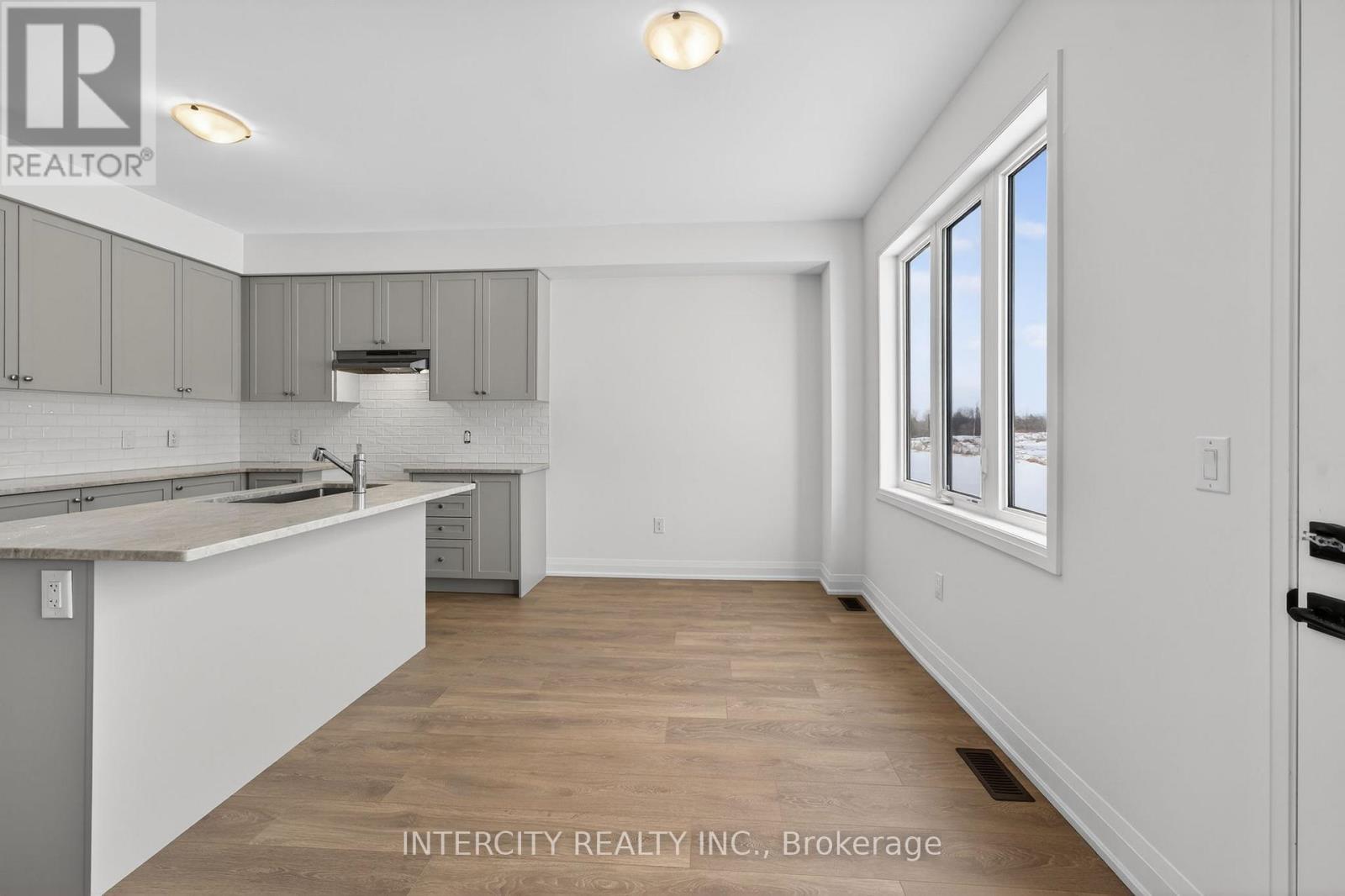 28 Legacy Circle, Wasaga Beach, Ontario  L9Z 0M5 - Photo 21 - S12916980