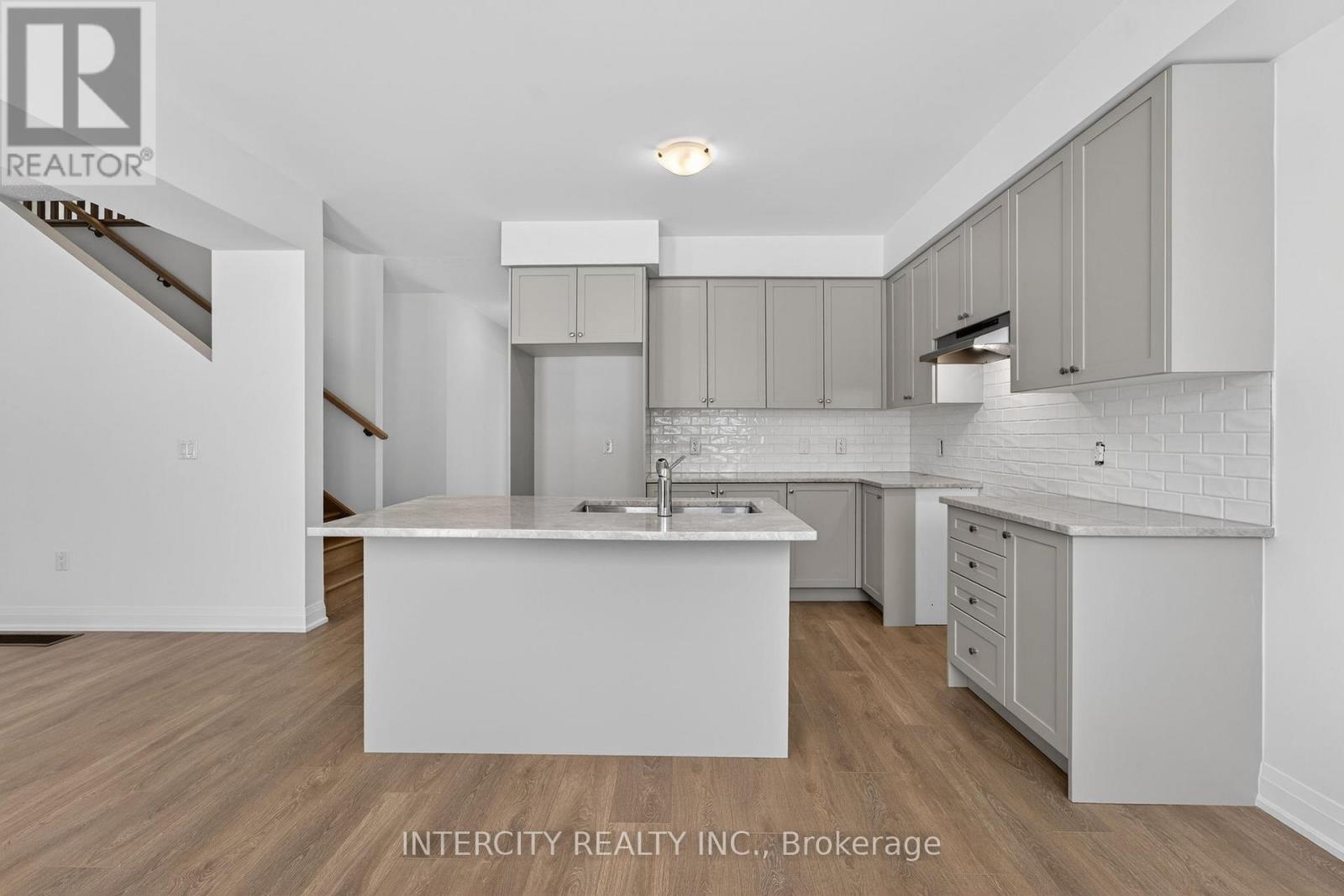 28 Legacy Circle, Wasaga Beach, Ontario  L9Z 0M5 - Photo 14 - S12916980