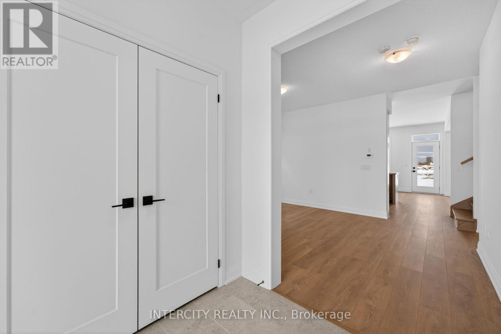 28 Legacy Circle, Wasaga Beach, Ontario  L9Z 0M5 - Photo 4 - S12916980