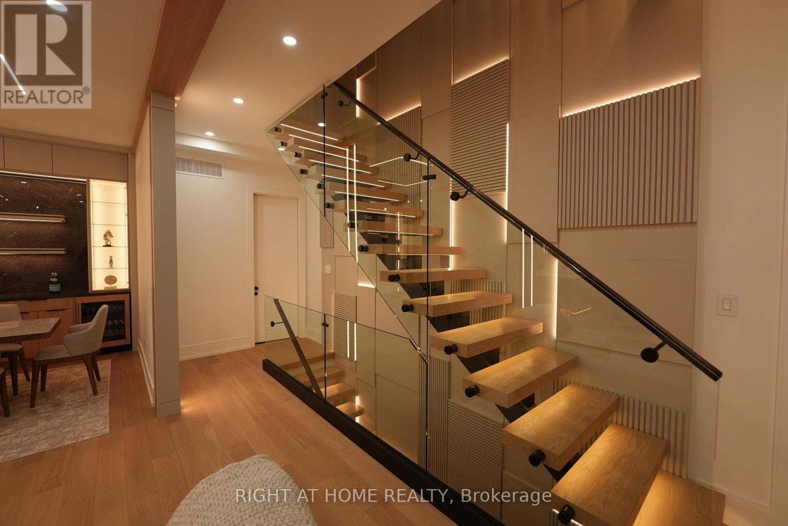 33 Thorndale Avenue, Toronto, Ontario  M8X 1W8 - Photo 10 - W12811690