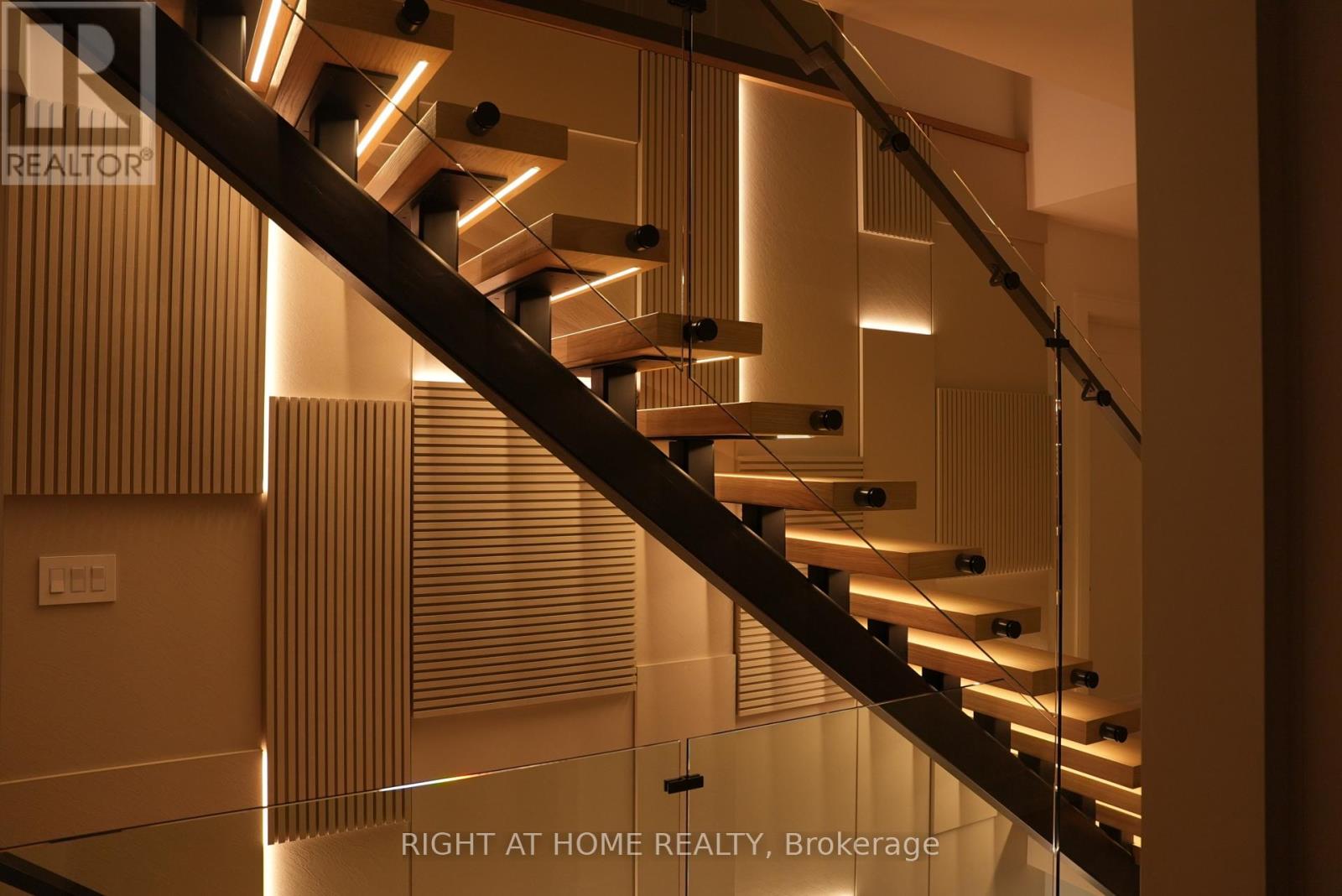 33 Thorndale Avenue, Toronto, Ontario  M8X 1W8 - Photo 17 - W12811690