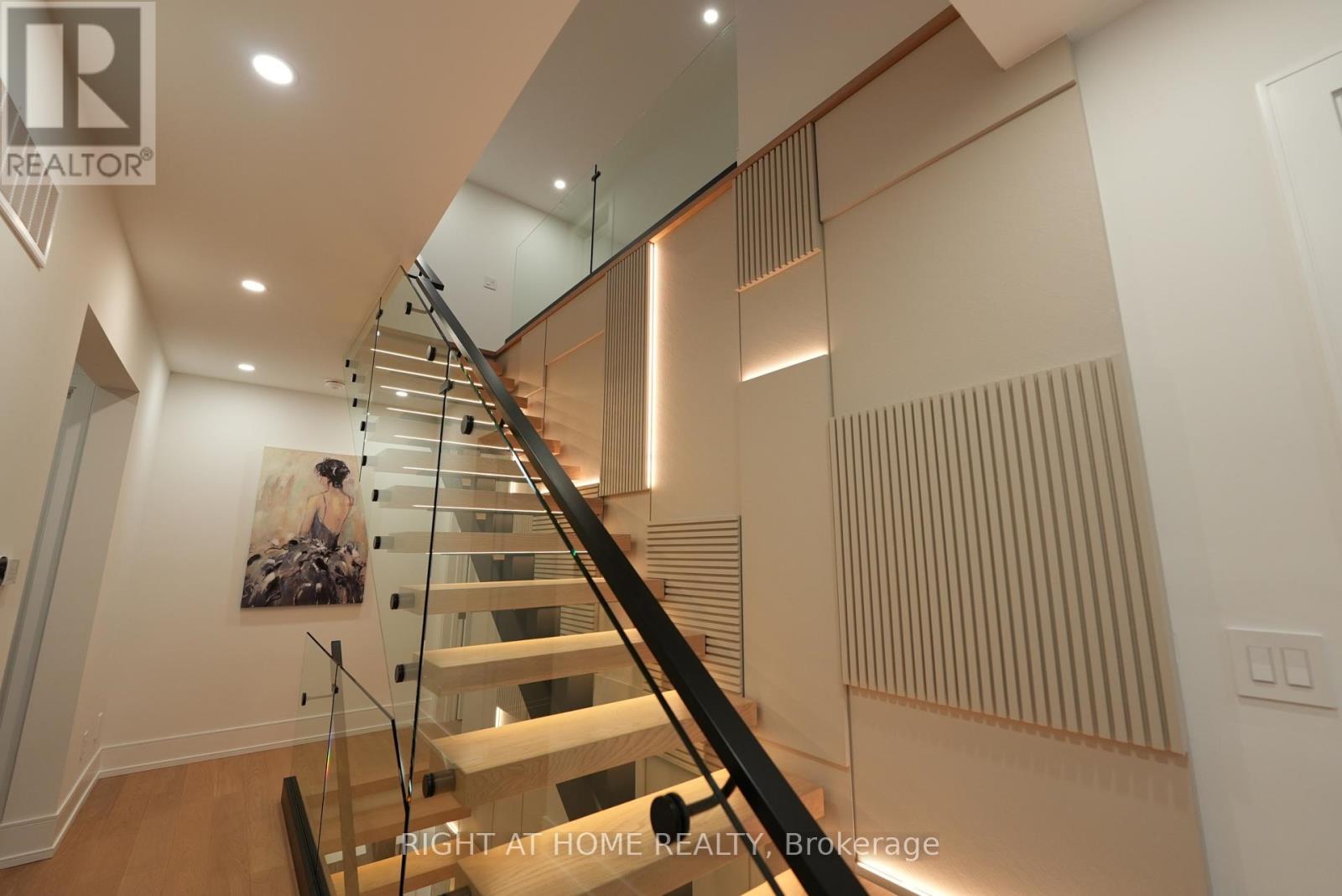 33 Thorndale Avenue, Toronto, Ontario  M8X 1W8 - Photo 28 - W12811690