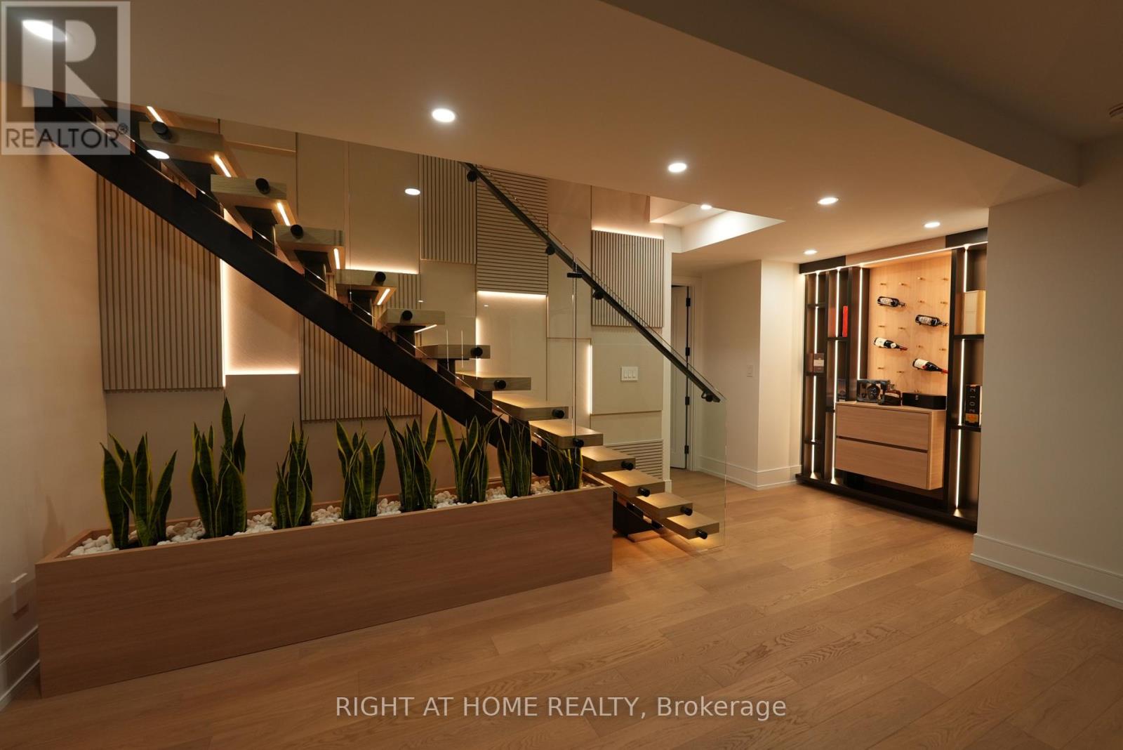 33 Thorndale Avenue, Toronto, Ontario  M8X 1W8 - Photo 31 - W12811690