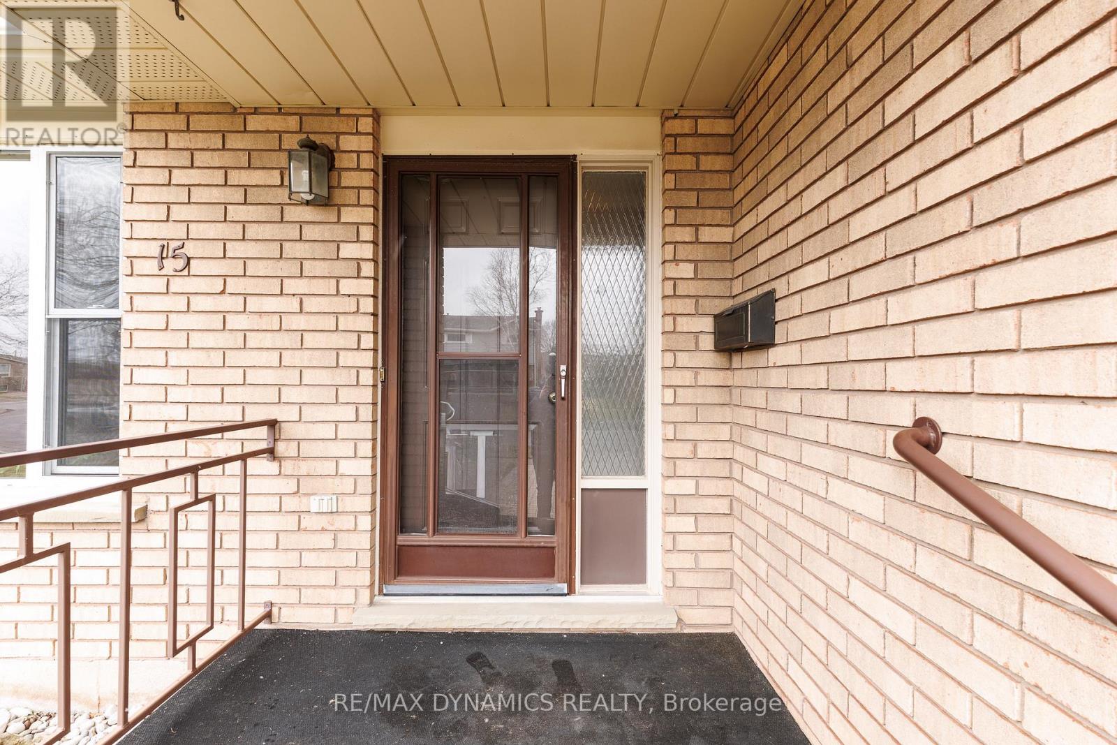 15 Rollins Drive, Welland, Ontario  L3C 6Z7 - Photo 2 - X12918494