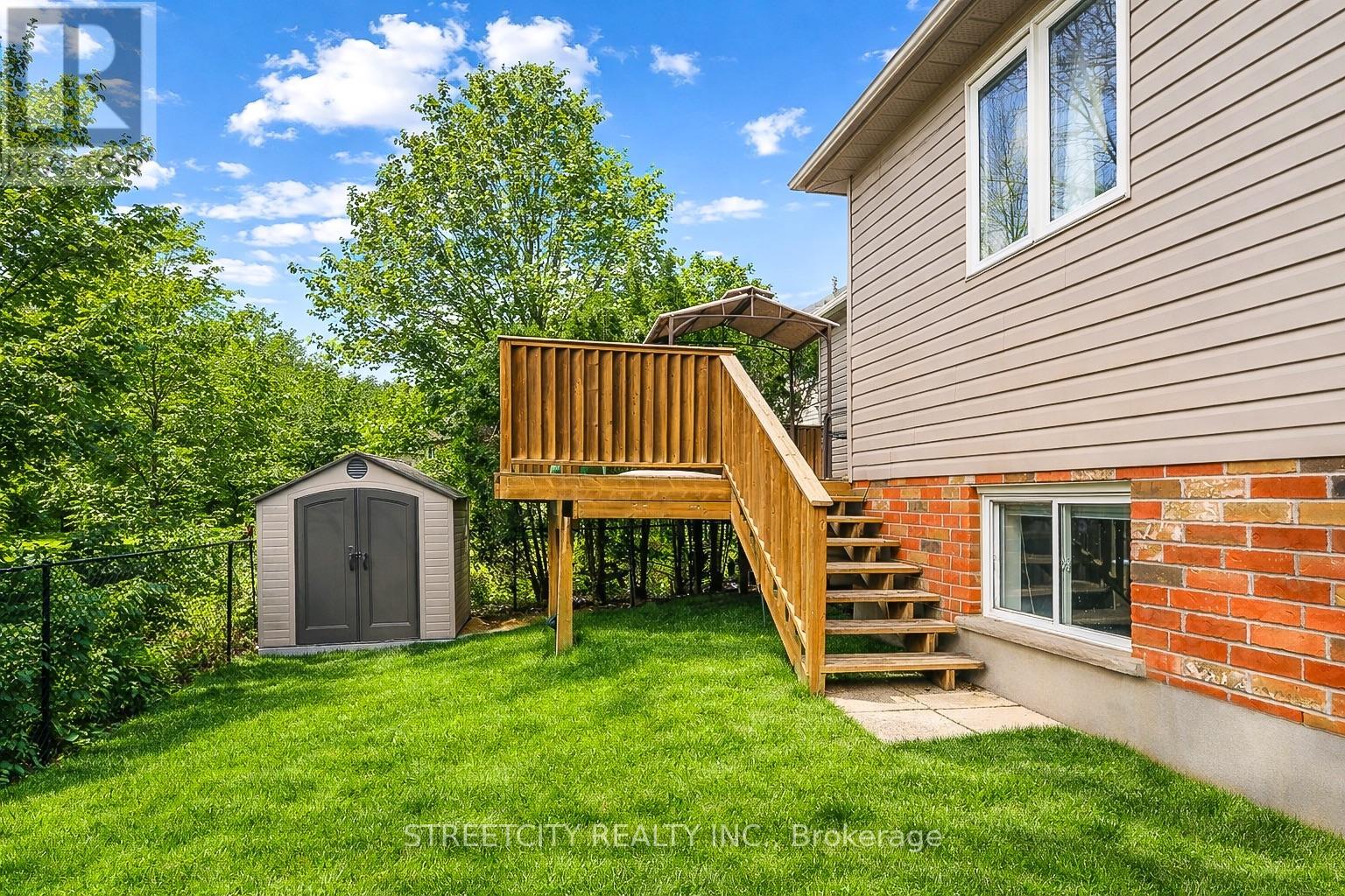 126 Meadowridge Road, London North, Ontario  N6H 5N6 - Photo 31 - X12862664