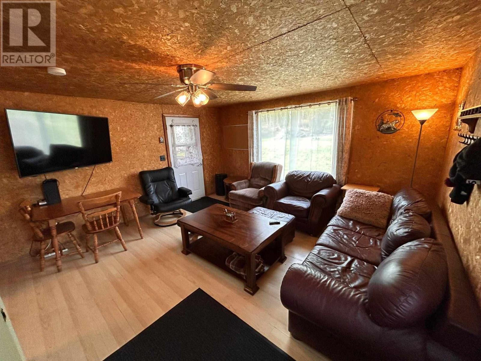 153 Third Ave, Hornepayne, Ontario  P0M 1Z0 - Photo 5 - SM260476