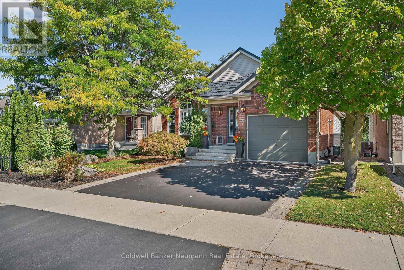 17 Milson Crescent, Guelph, Ontario N1C 1H1 - Photo 3 - X12918246