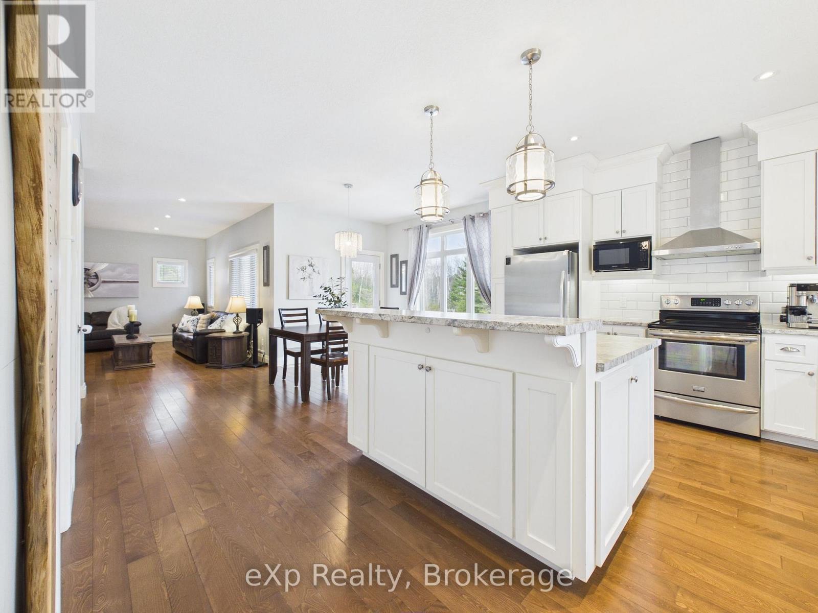 561 Louisa Street, Saugeen Shores, Ontario  N0H 2L0 - Photo 6 - X12918516