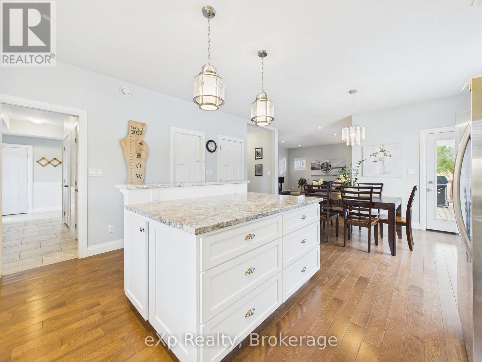 561 Louisa Street, Saugeen Shores, Ontario  N0H 2L0 - Photo 7 - X12918516