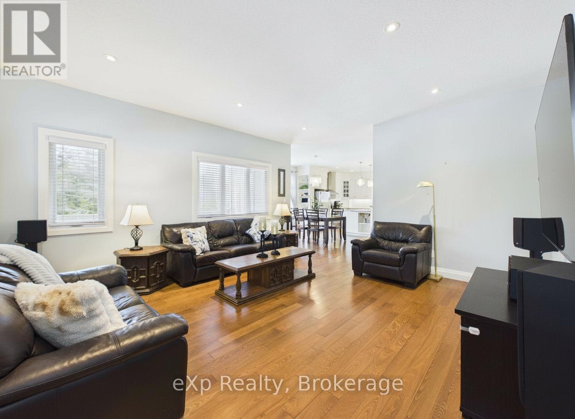 561 Louisa Street, Saugeen Shores, Ontario  N0H 2L0 - Photo 8 - X12918516