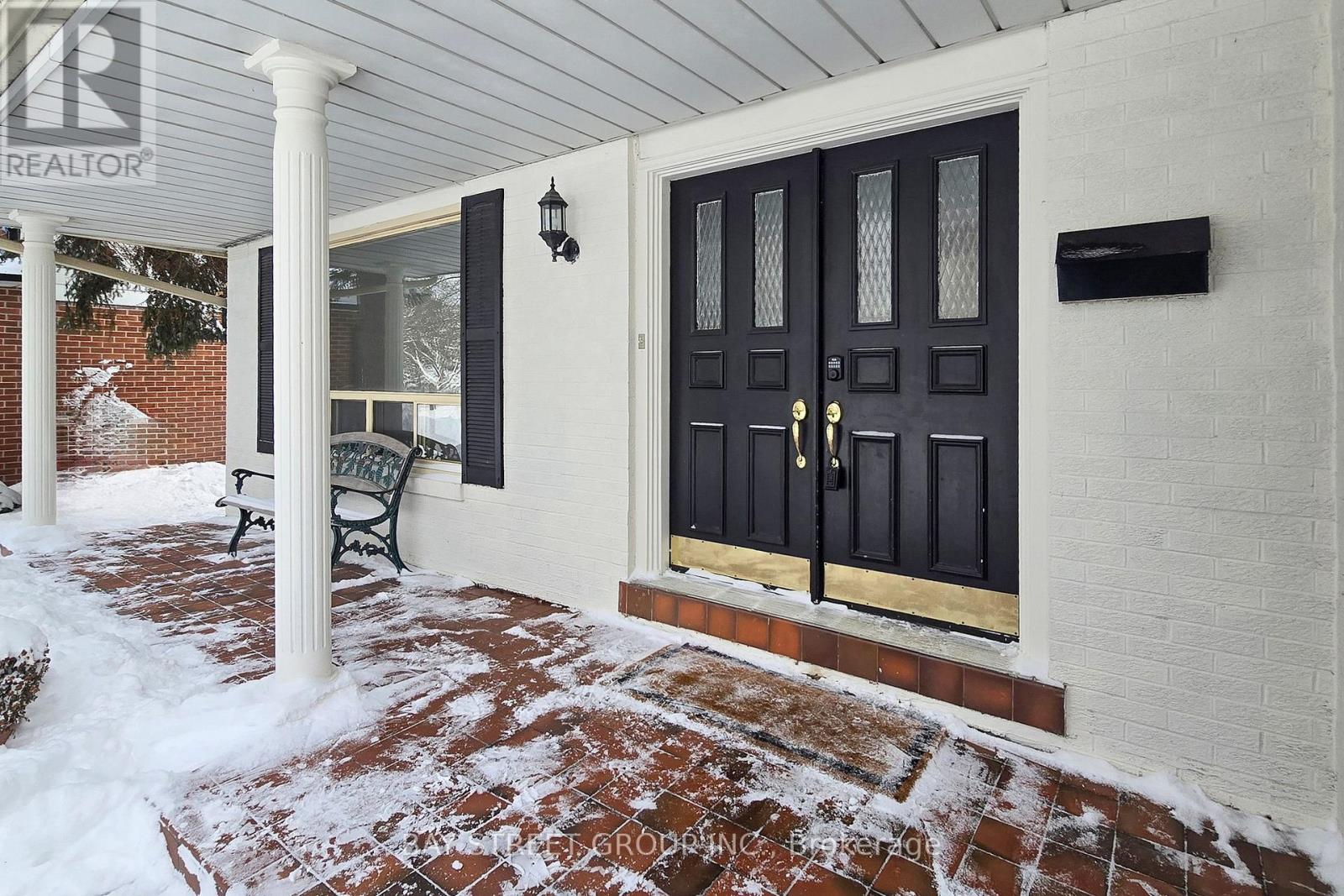 37 Abbeywood Trail, Toronto, Ontario  M3B 3B4 - Photo 2 - C12918226