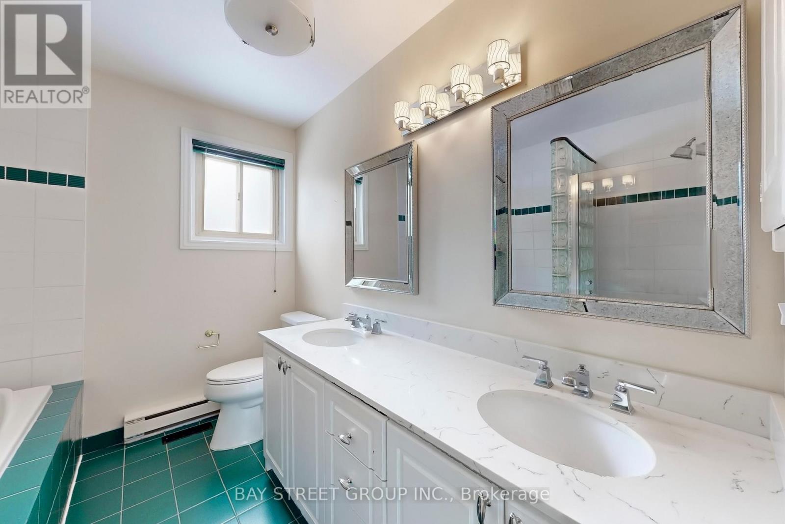 37 Abbeywood Trail, Toronto, Ontario  M3B 3B4 - Photo 24 - C12918226