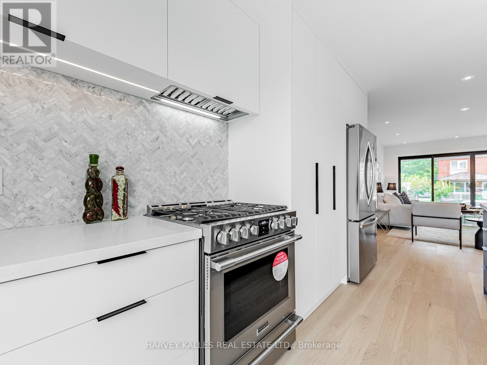 379 Winona Drive, Toronto, Ontario  M6C 3T4 - Photo 7 - C12918264