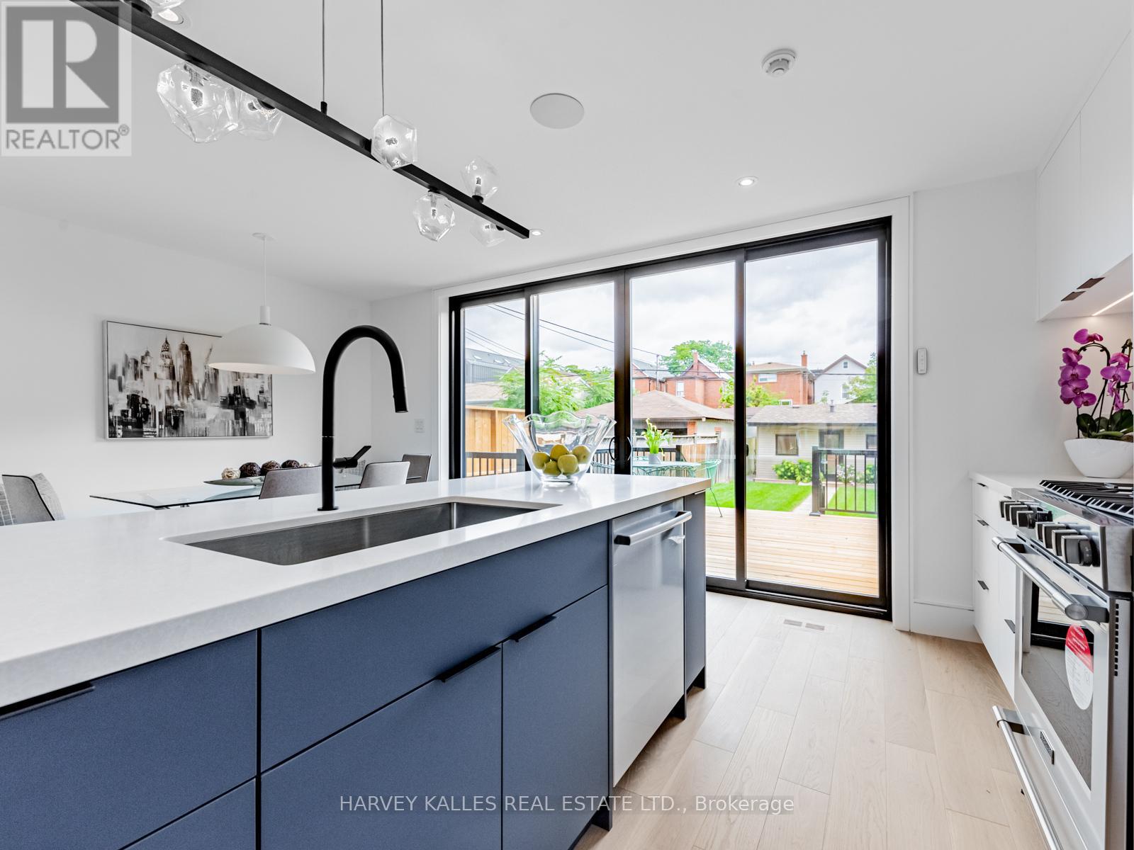 379 Winona Drive, Toronto, Ontario  M6C 3T4 - Photo 8 - C12918264