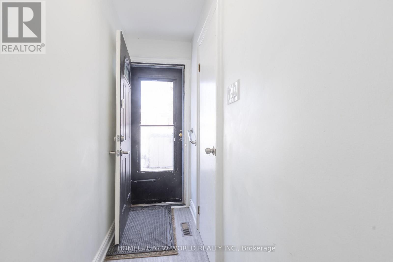 Part Of Main/ground Floor - 96 Ernest Avenue, Toronto, Ontario  M2J 3T6 - Photo 3 - C12918408