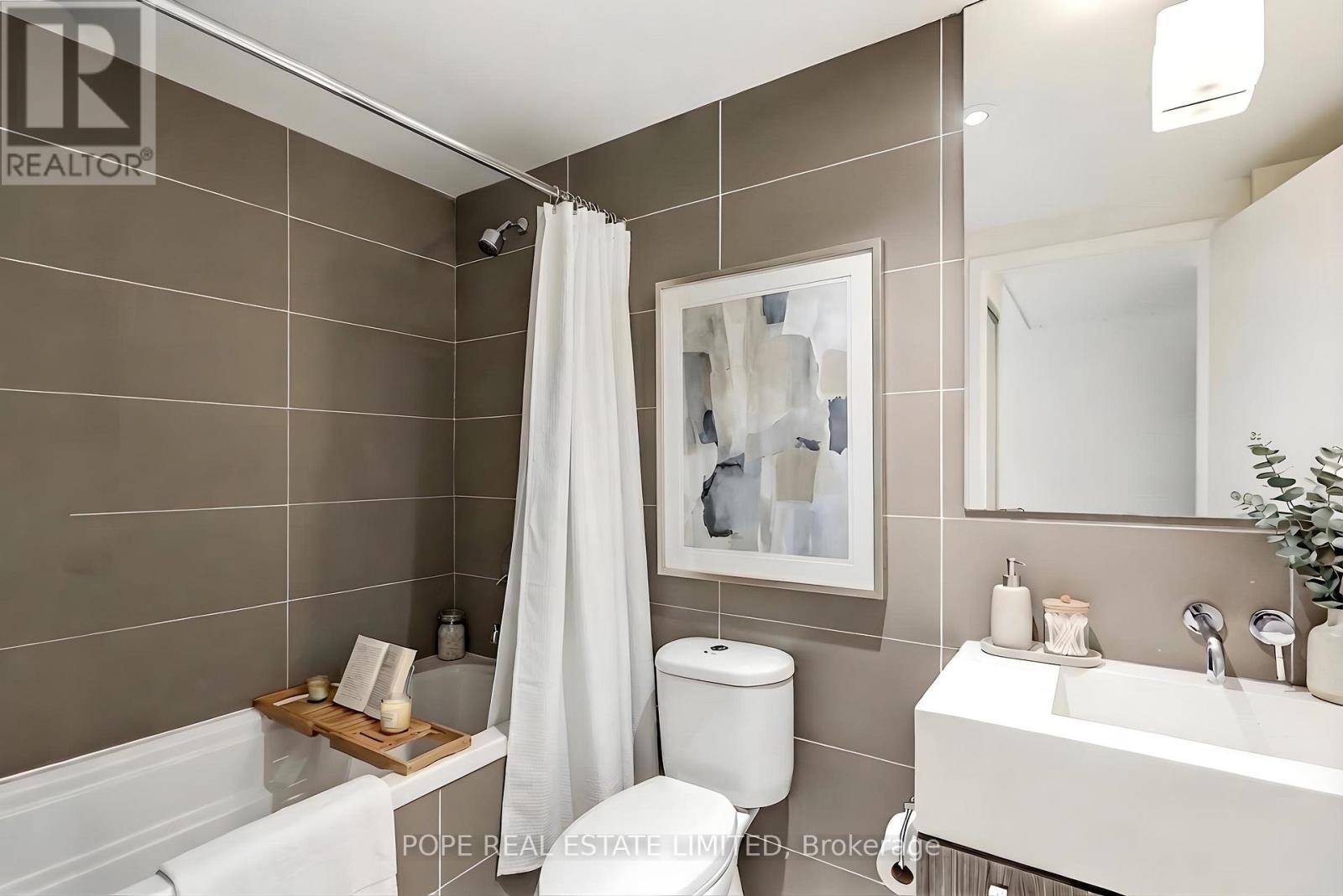 726 - 560 King Street W, Toronto, Ontario  M5V 1M3 - Photo 5 - C12918426