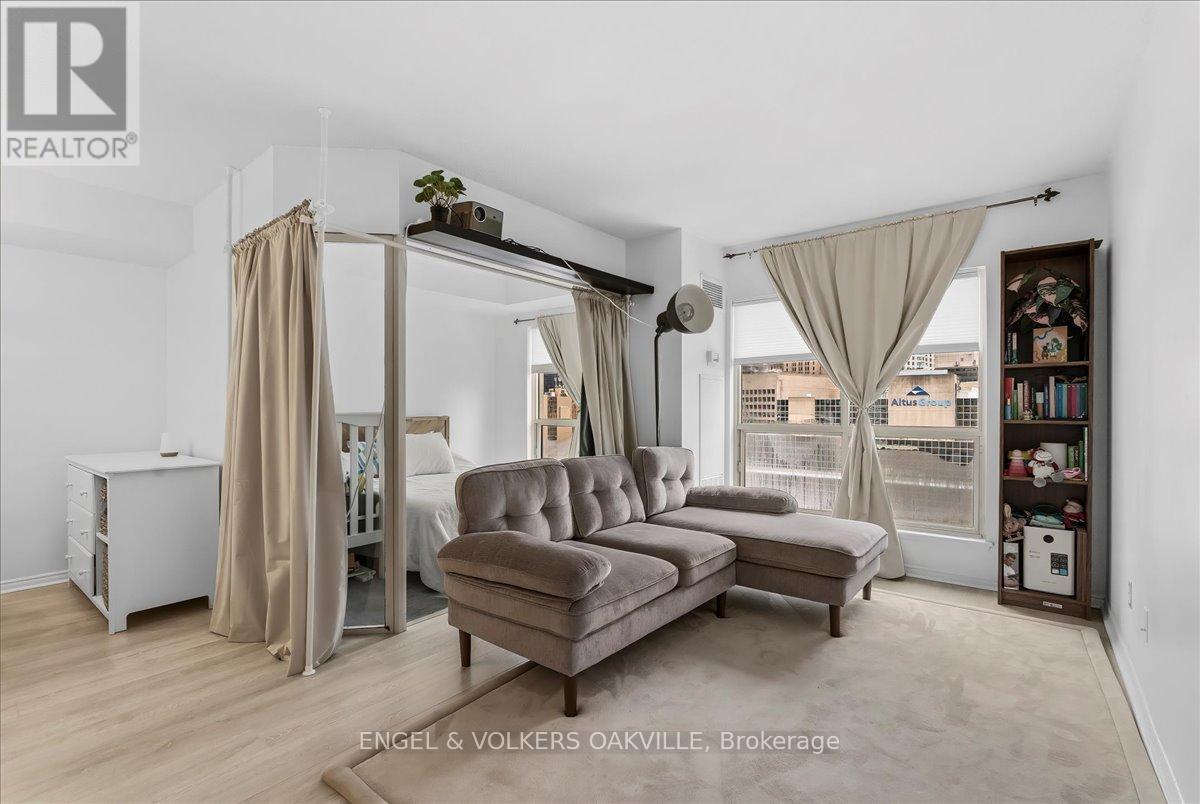 1811 - 25 The Esplanade, Toronto, Ontario  M5E 1W5 - Photo 15 - C12918498