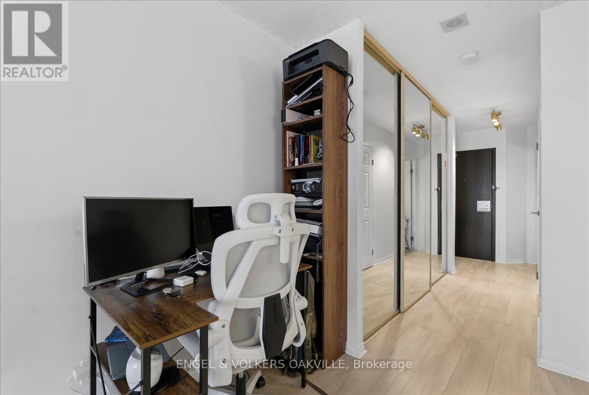 1811 - 25 The Esplanade, Toronto, Ontario  M5E 1W5 - Photo 19 - C12918498