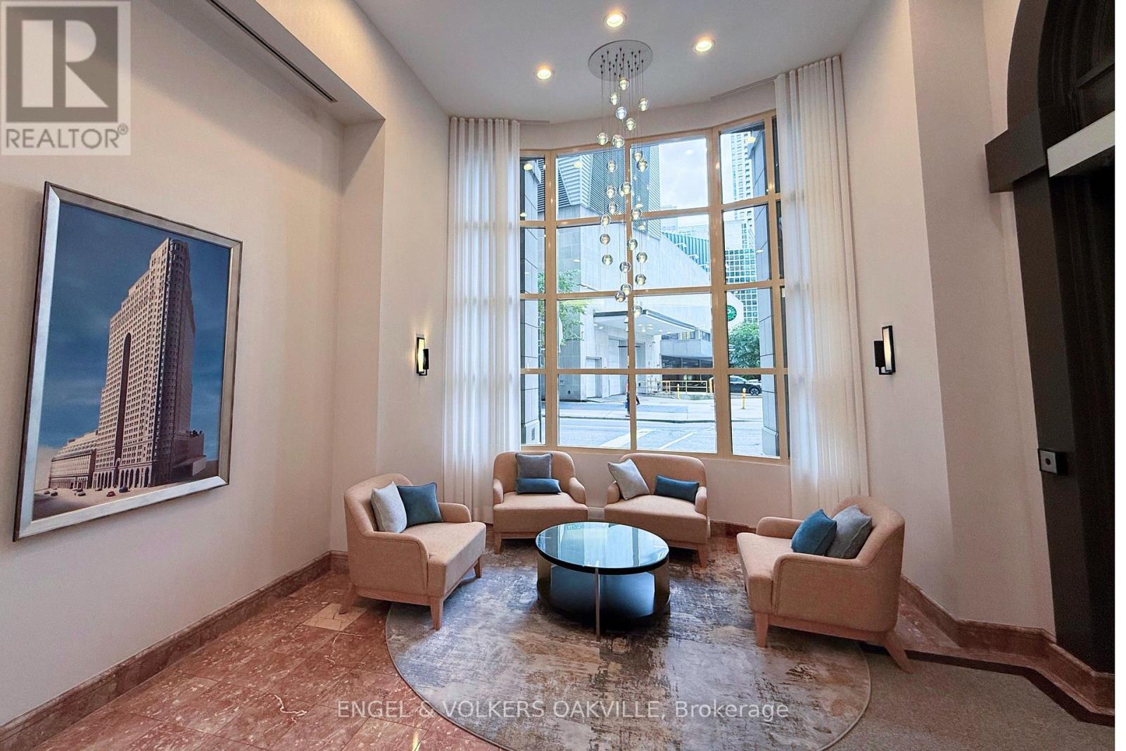 1811 - 25 The Esplanade, Toronto, Ontario  M5E 1W5 - Photo 2 - C12918498