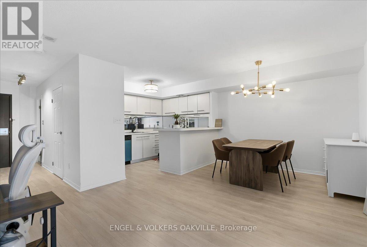 1811 - 25 The Esplanade, Toronto, Ontario  M5E 1W5 - Photo 7 - C12918498