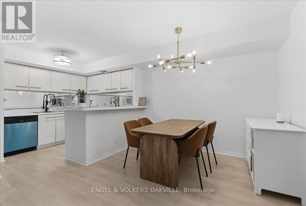 1811 - 25 The Esplanade, Toronto, Ontario  M5E 1W5 - Photo 8 - C12918498