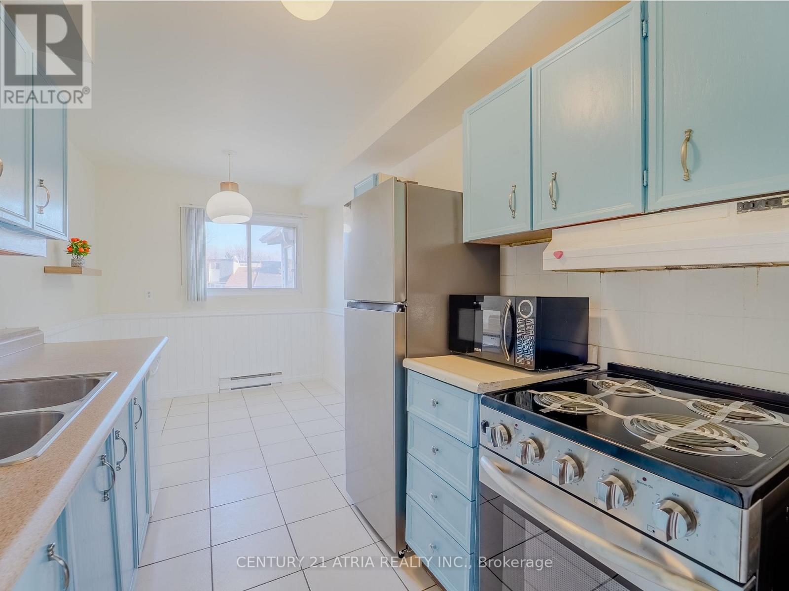 61 Wiggens Court, Toronto, Ontario  M1B 1K3 - Photo 2 - E12918266