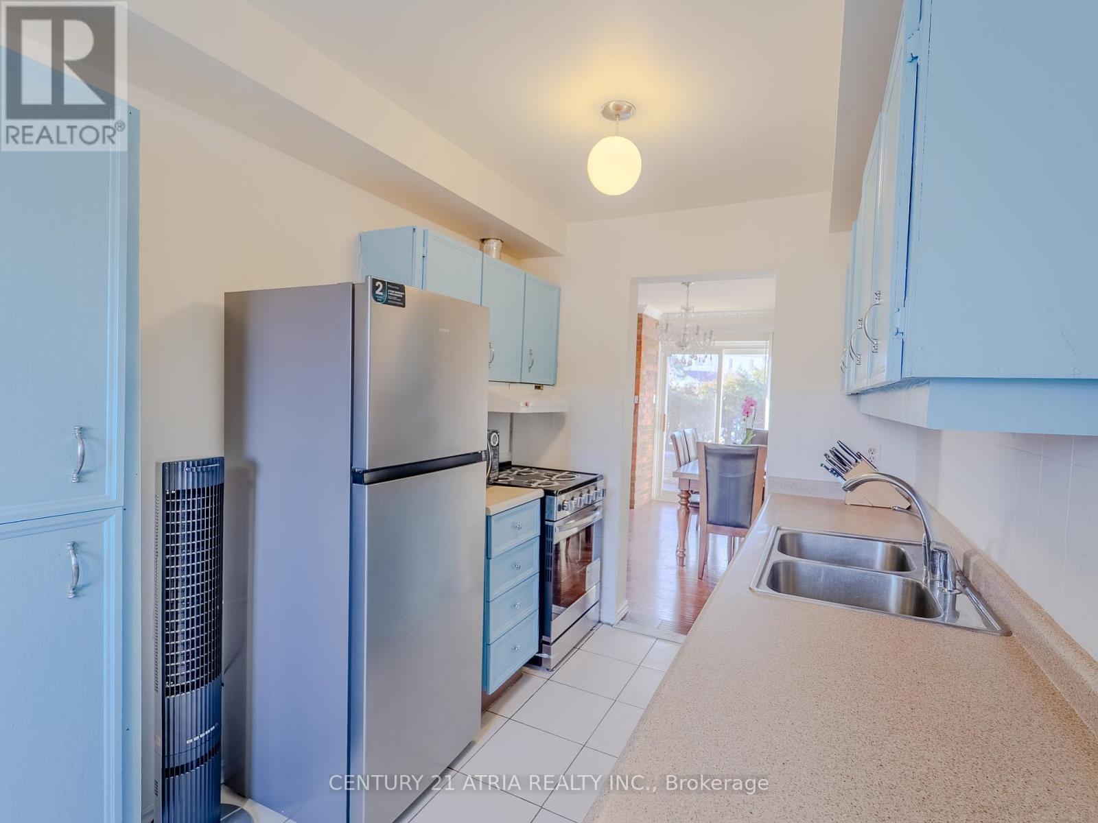 61 Wiggens Court, Toronto, Ontario  M1B 1K3 - Photo 3 - E12918266