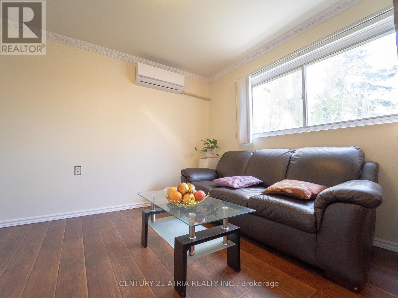 61 Wiggens Court, Toronto, Ontario  M1B 1K3 - Photo 5 - E12918266