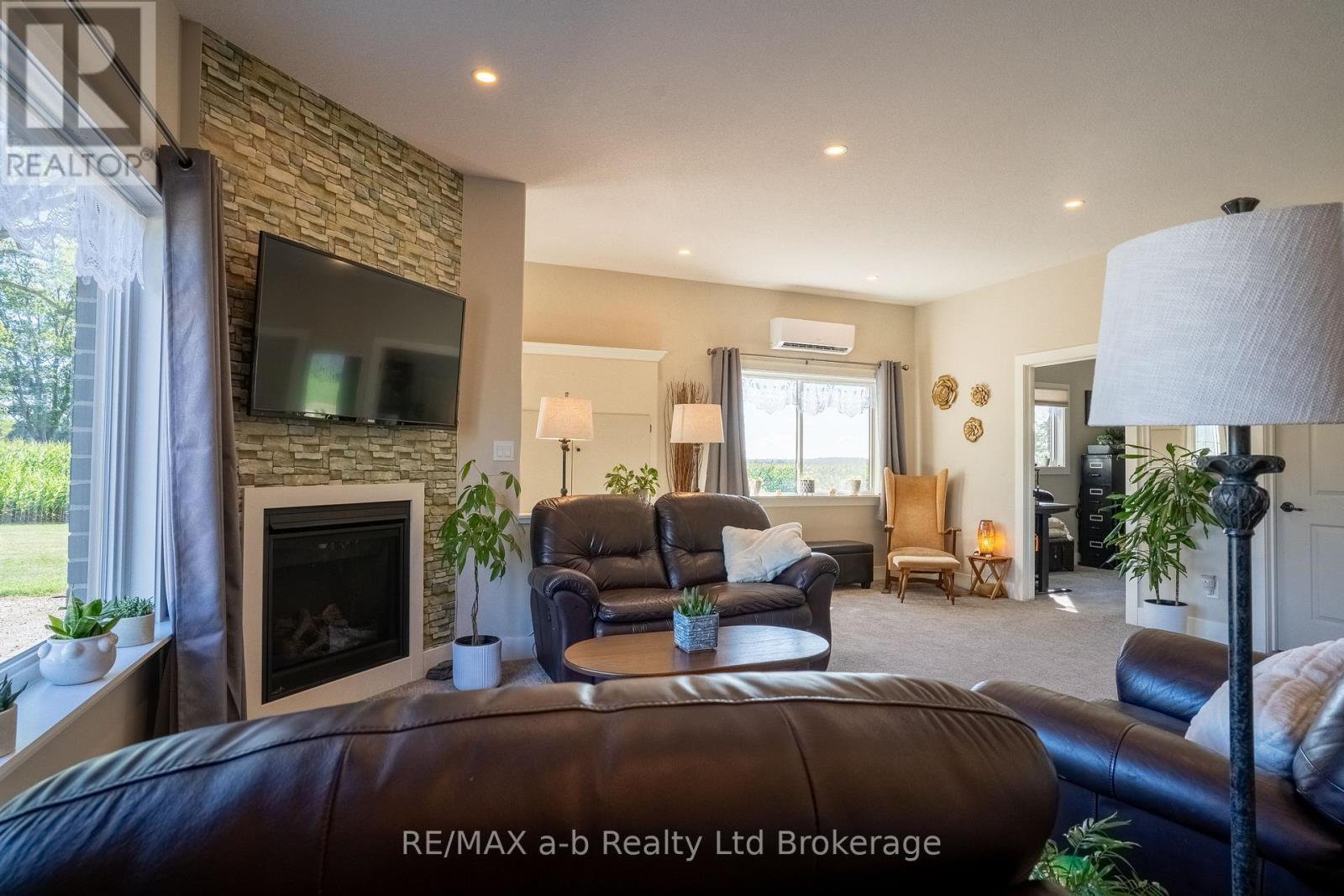 324500 Mount Elgin Road, South-West Oxford, Ontario  N0J 1N0 - Photo 9 - X12918414