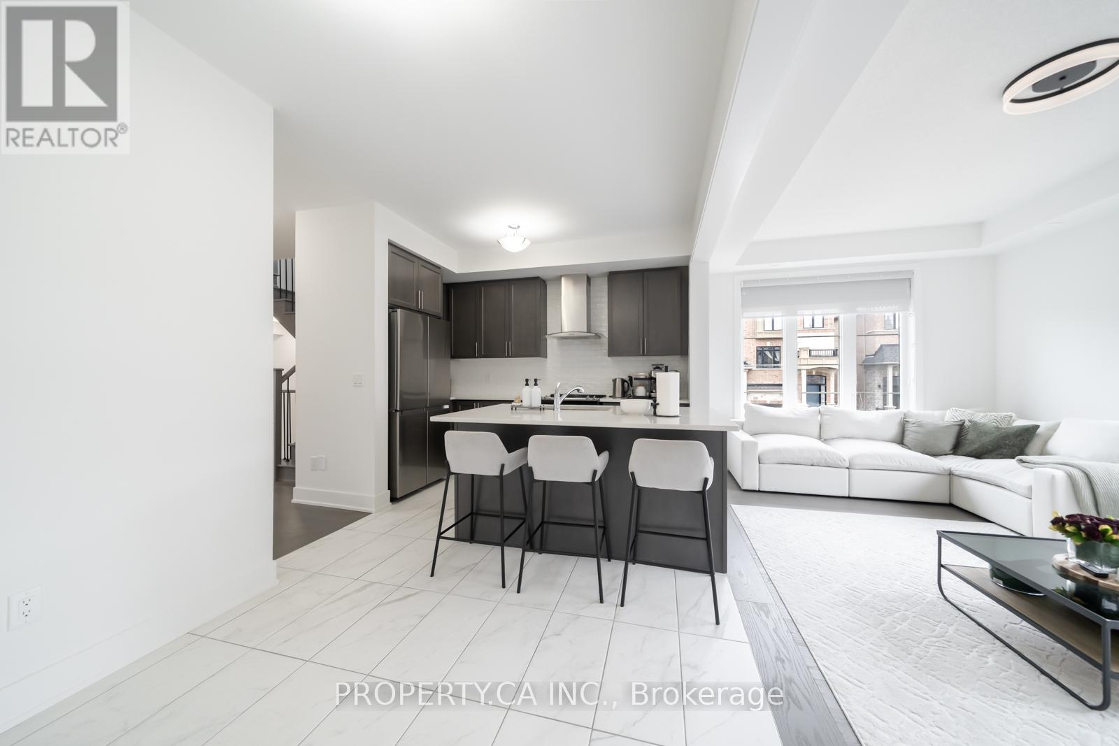 21 Gillivary Drive, Whitby, Ontario L1P 0C9 - Photo 11 - E12918286