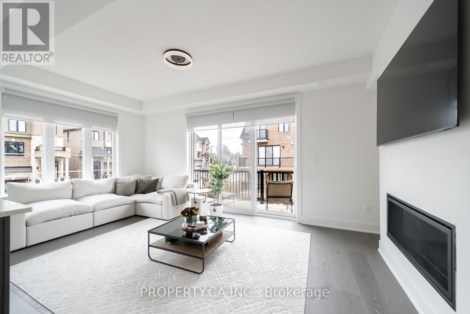 21 Gillivary Drive, Whitby, Ontario L1P 0C9 - Photo 6 - E12918286