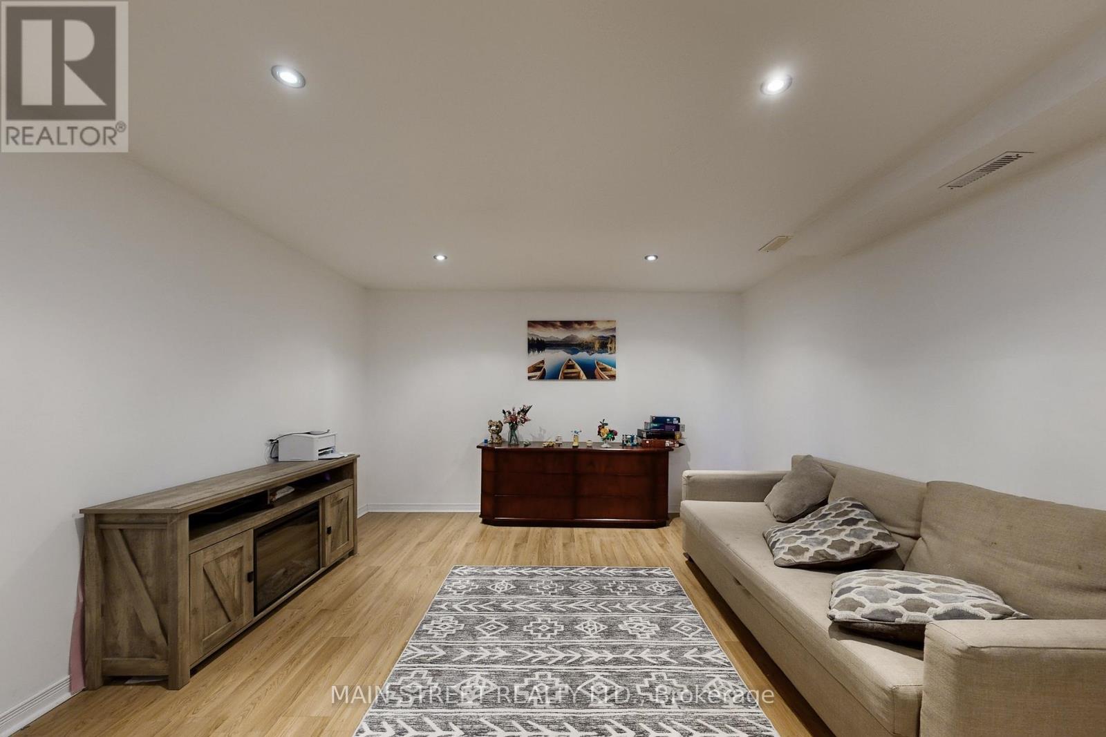 20 Dougherty Crescent, Whitchurch-Stouffville, Ontario  L4A 0A6 - Photo 41 - N12918230