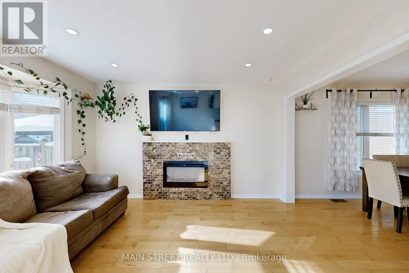 20 Dougherty Crescent, Whitchurch-Stouffville, Ontario  L4A 0A6 - Photo 9 - N12918230