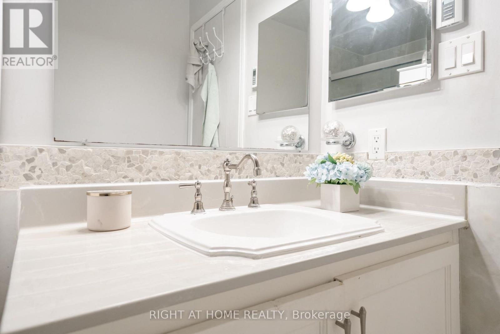 21 - 370 Riddell Court, Newmarket, Ontario  L3Y 8M8 - Photo 25 - N12918240