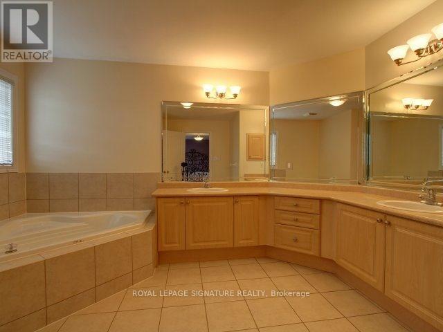 110 Deerwood Crescent, Richmond Hill, Ontario  L4E 4B3 - Photo 13 - N12918250