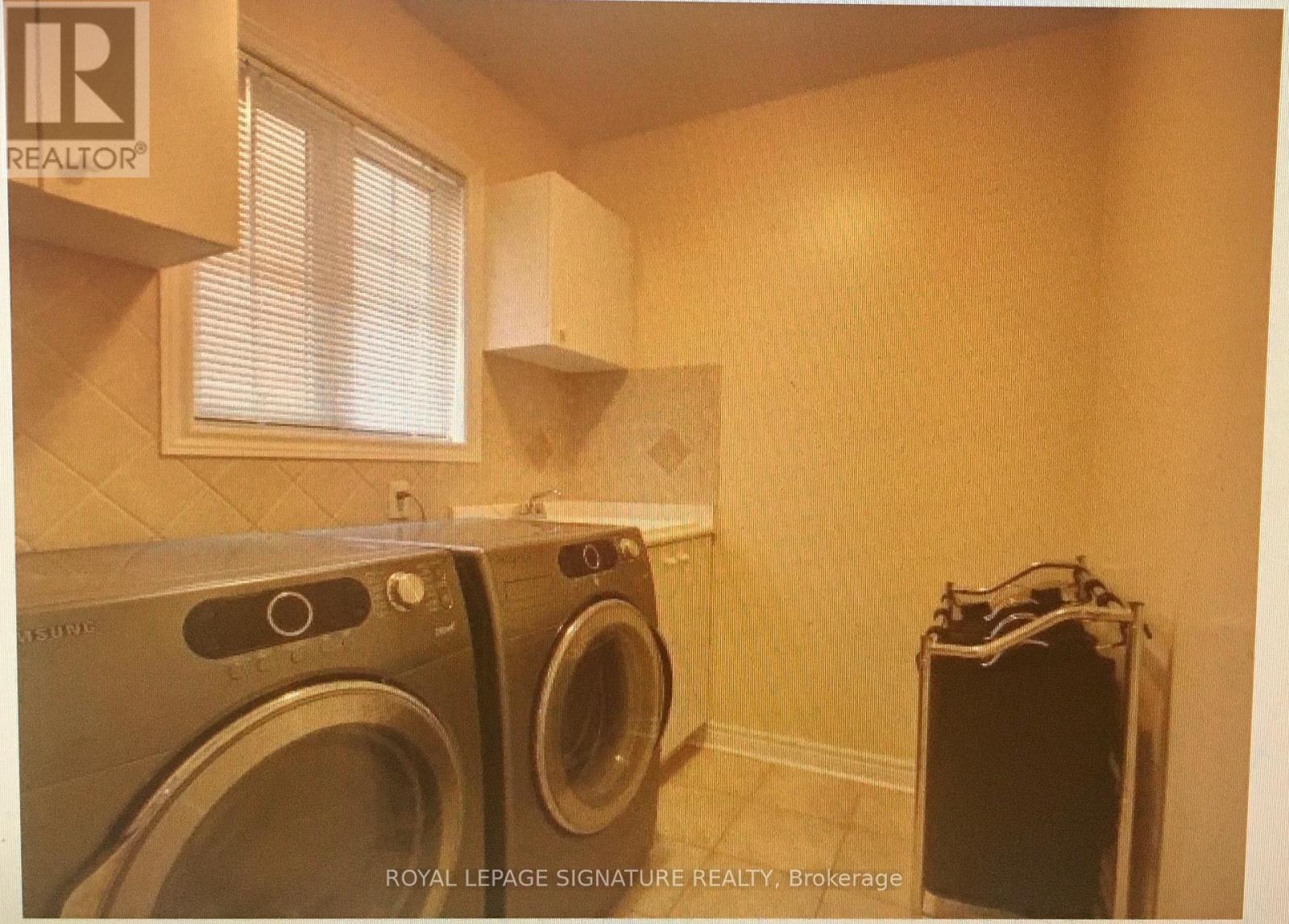 110 Deerwood Crescent, Richmond Hill, Ontario  L4E 4B3 - Photo 14 - N12918250