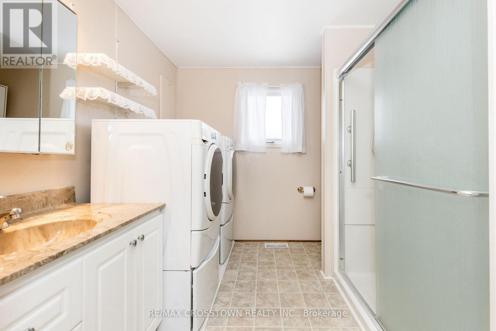 24 Linden Lane, Innisfil, Ontario  L9S 1N8 - Photo 15 - N12918252