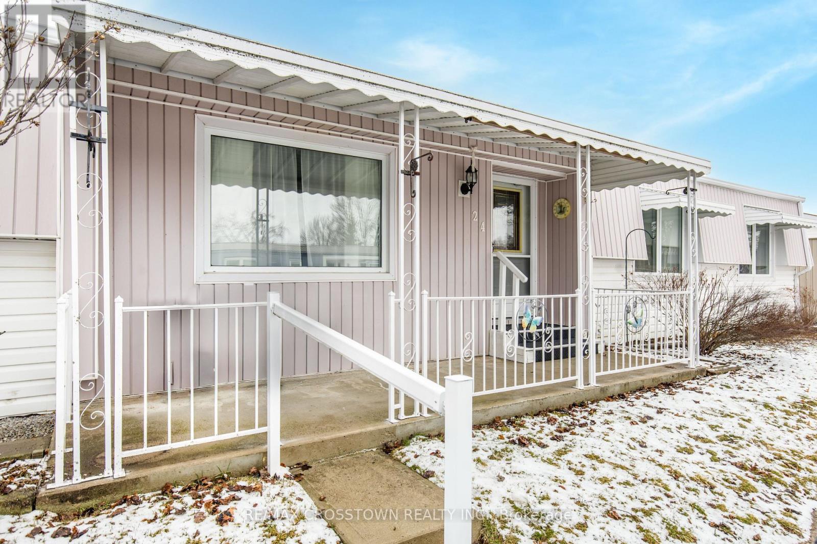 24 Linden Lane, Innisfil, Ontario  L9S 1N8 - Photo 2 - N12918252