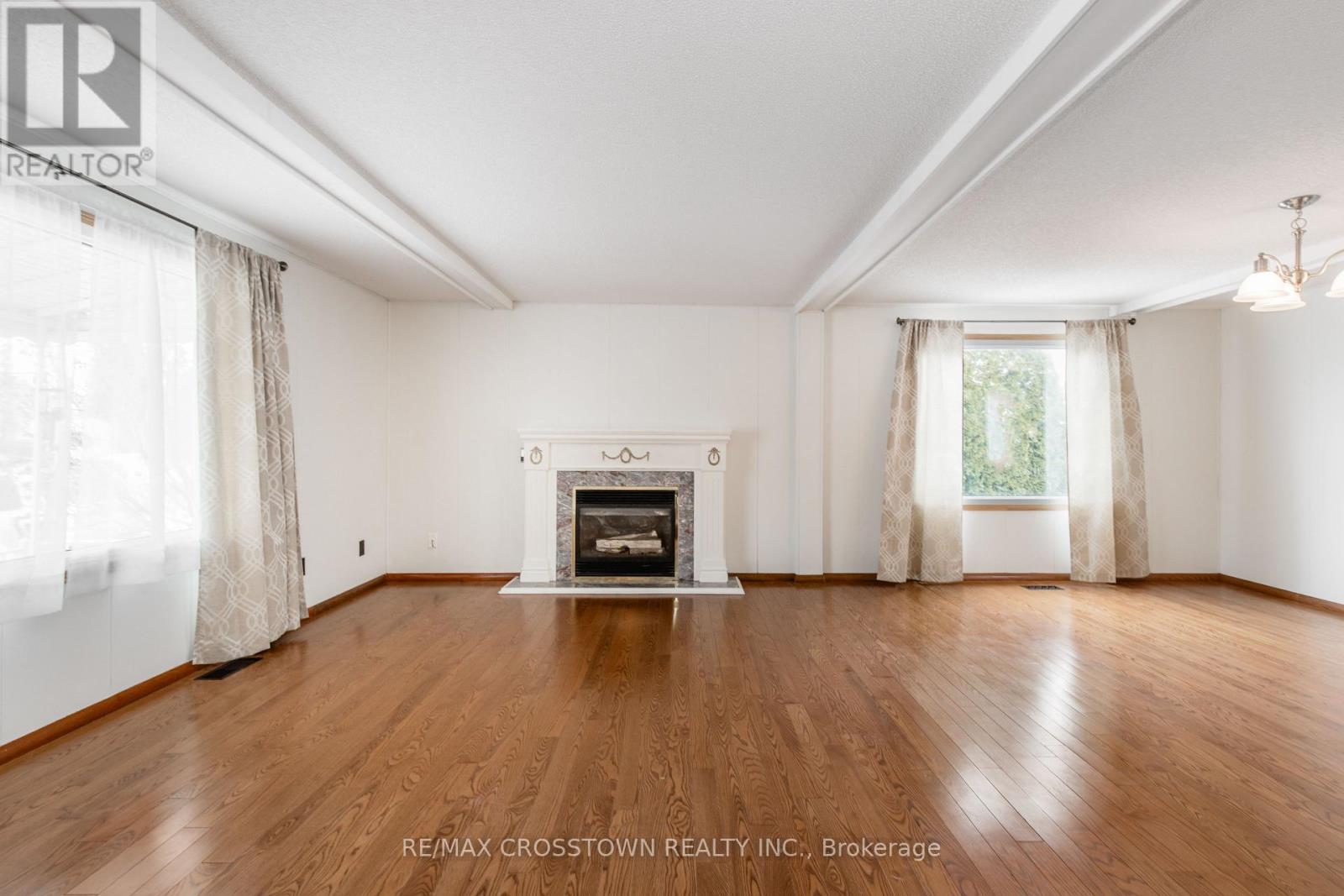 24 Linden Lane, Innisfil, Ontario  L9S 1N8 - Photo 4 - N12918252