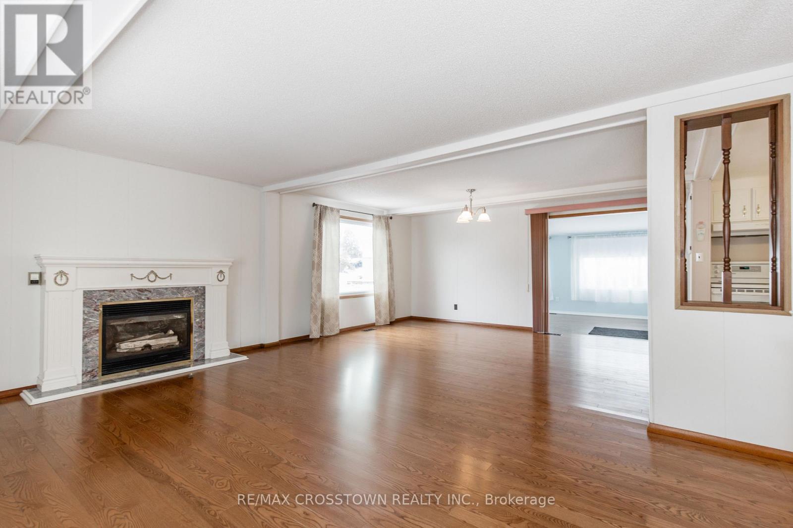 24 Linden Lane, Innisfil, Ontario  L9S 1N8 - Photo 5 - N12918252