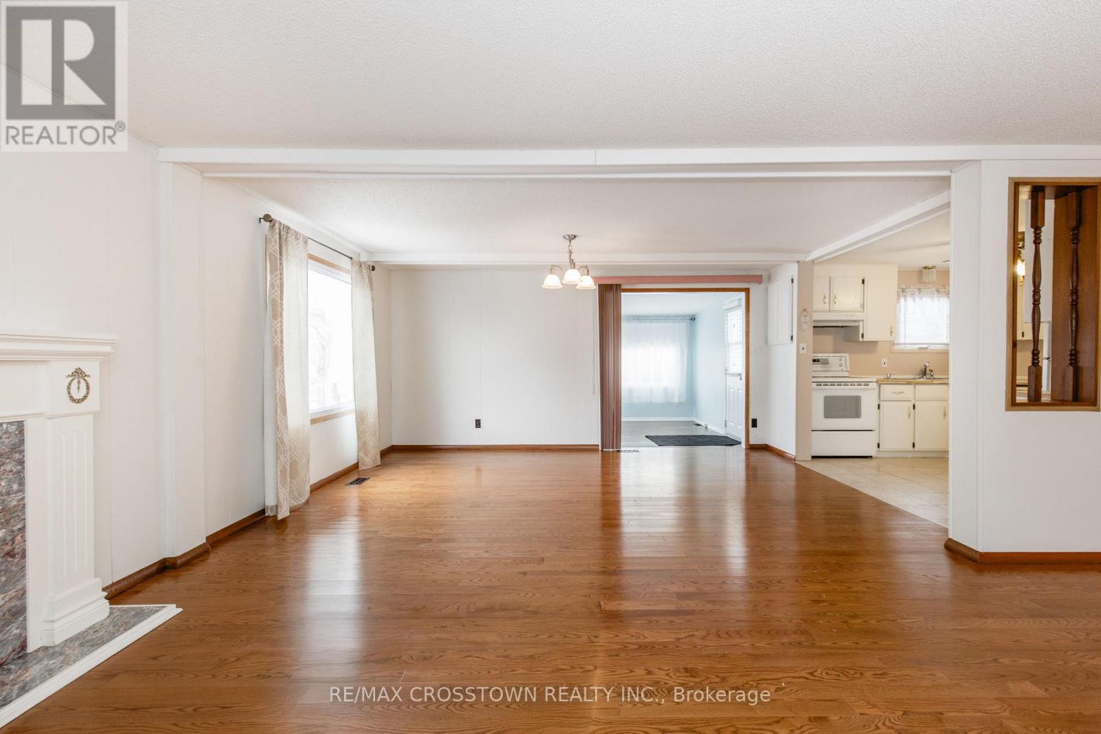 24 Linden Lane, Innisfil, Ontario  L9S 1N8 - Photo 6 - N12918252