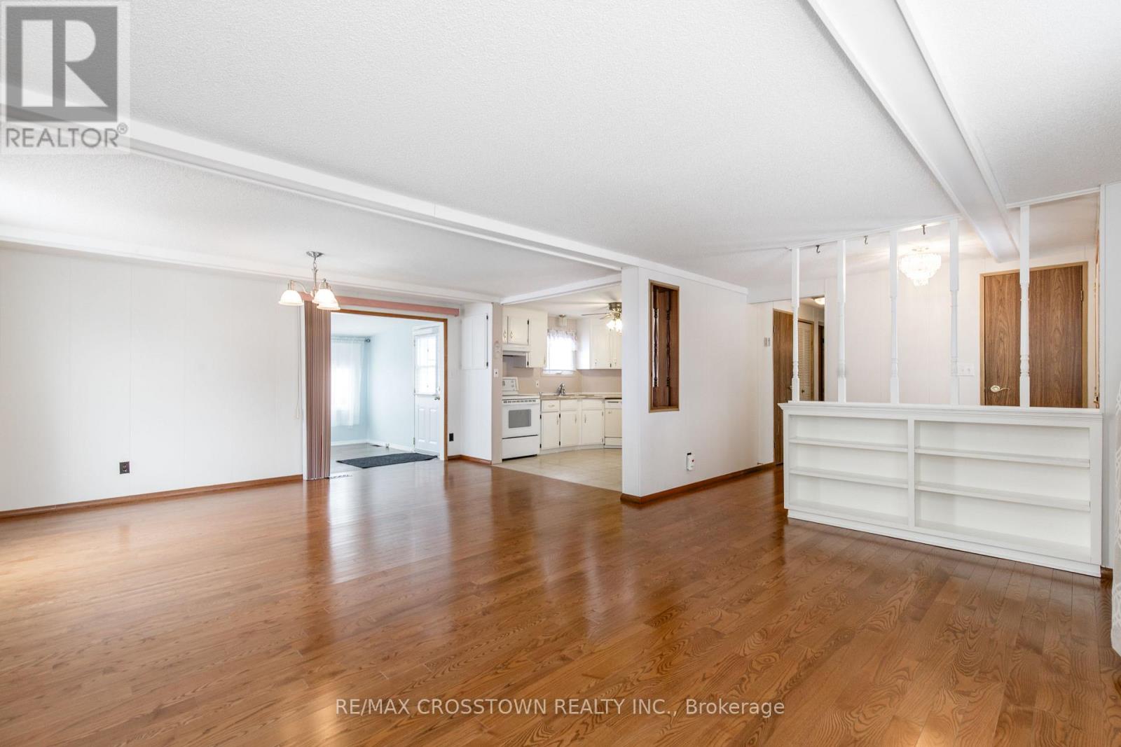 24 Linden Lane, Innisfil, Ontario  L9S 1N8 - Photo 7 - N12918252