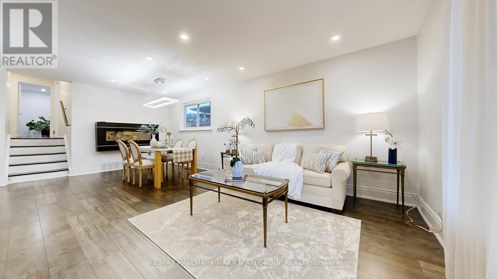 42 Devins Drive, Aurora, Ontario  L4G 2Z1 - Photo 4 - N12918258