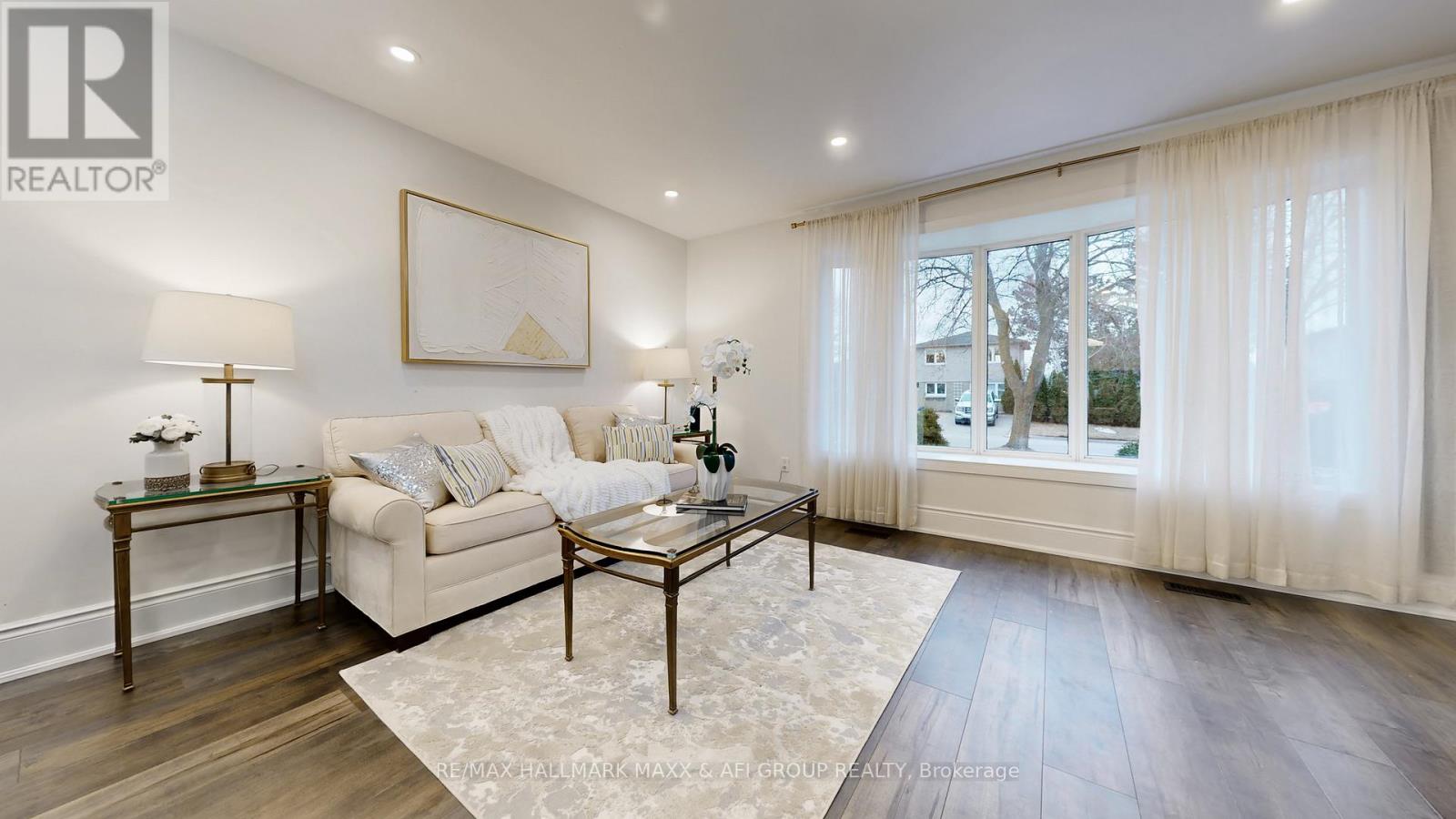 42 Devins Drive, Aurora, Ontario  L4G 2Z1 - Photo 7 - N12918258