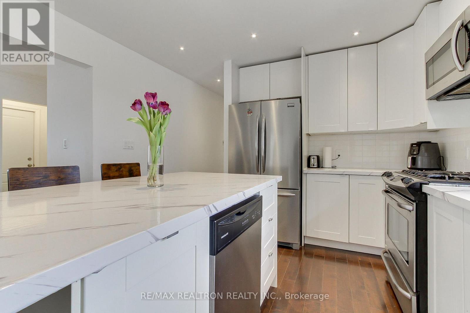 36 Farr Avenue, East Gwillimbury, Ontario  L0G 1V0 - Photo 10 - N12918280