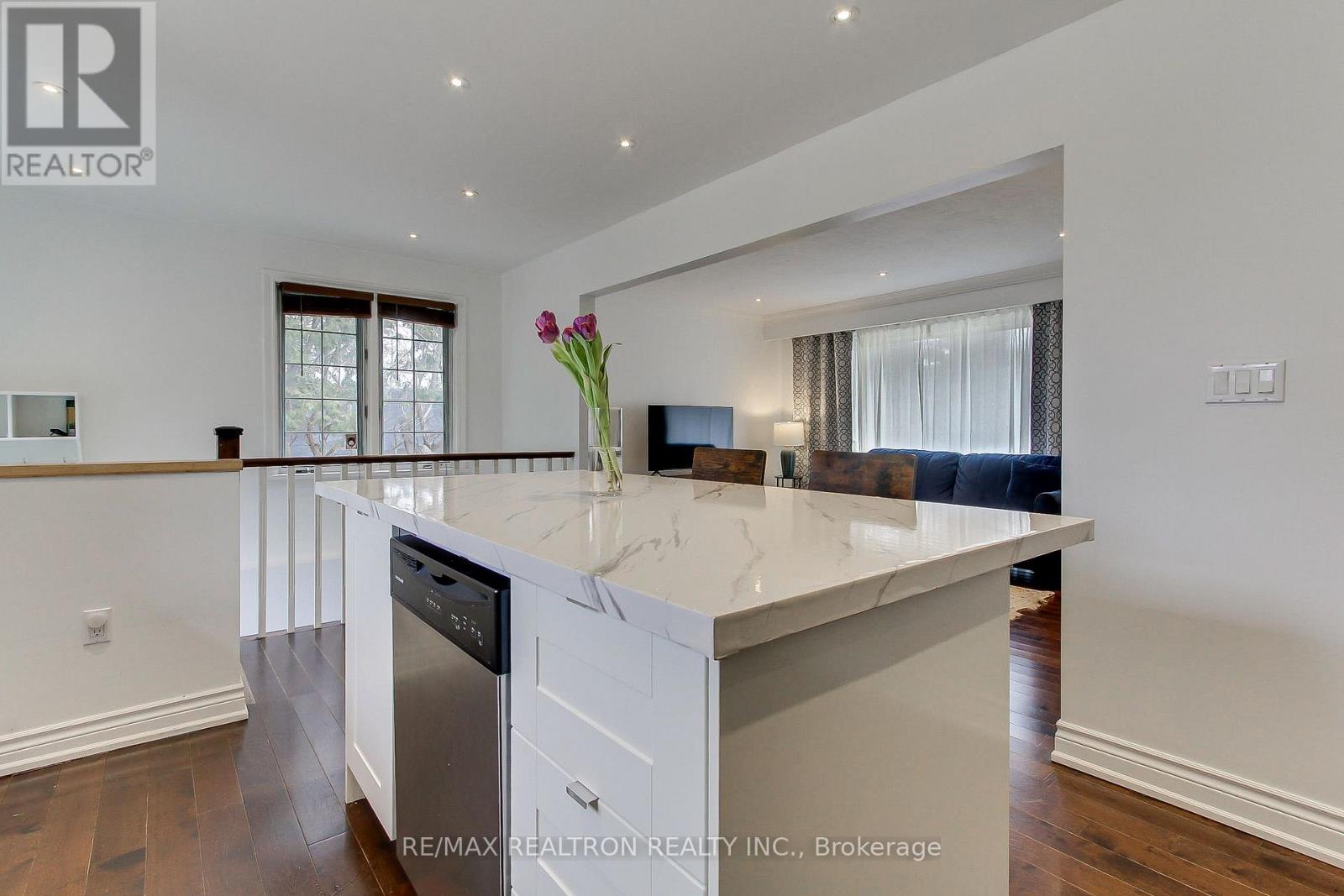 36 Farr Avenue, East Gwillimbury, Ontario  L0G 1V0 - Photo 11 - N12918280