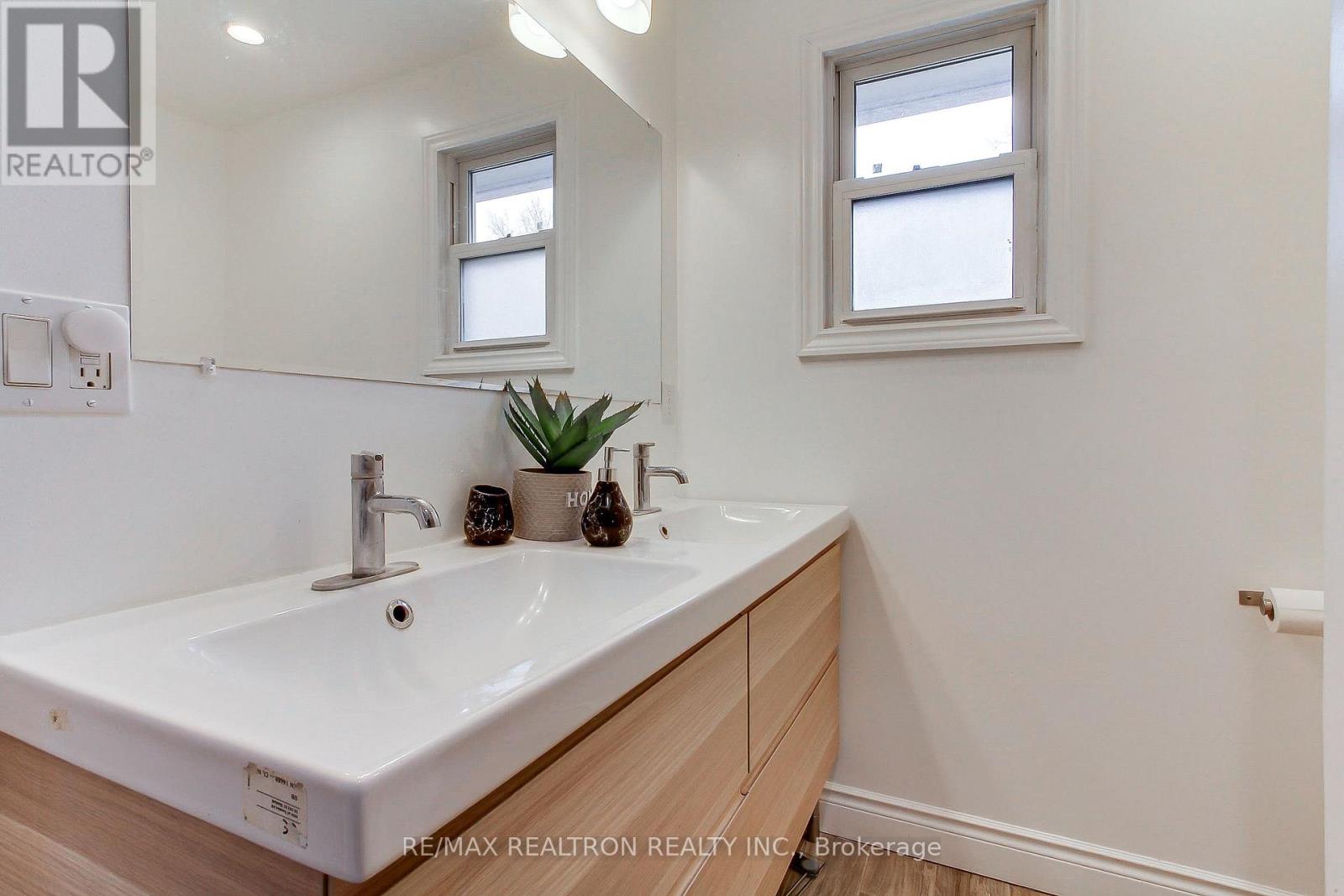 36 Farr Avenue, East Gwillimbury, Ontario  L0G 1V0 - Photo 17 - N12918280